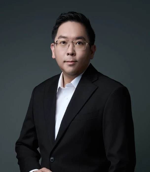 นายวสุ กลมเกลี้ยง