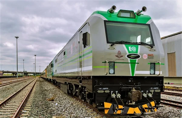 EA ส่งหัวรถจักรไฟฟ้าพลังงานแบตเตอรี่ ‘MINE Locomotive’ทดลองวิ่งจริงสู่สถานีกลางกรุงเทพอภิวัฒน์ ผลักดันระบบรางไทยเพื่อสิ่งแวดล้อมอย่างยั่งยืน